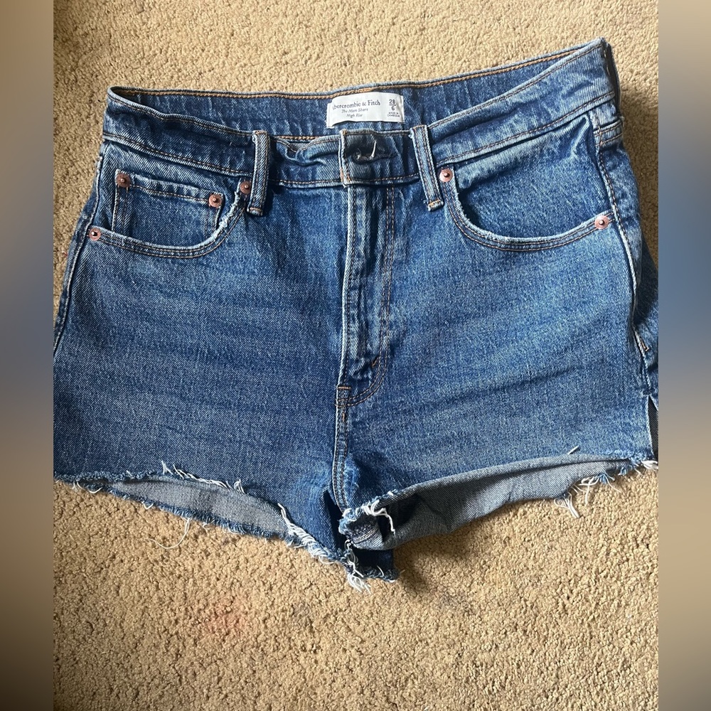 Abercrombie & Fitch The Mom Short Side Slit High Rise Size 28/6.